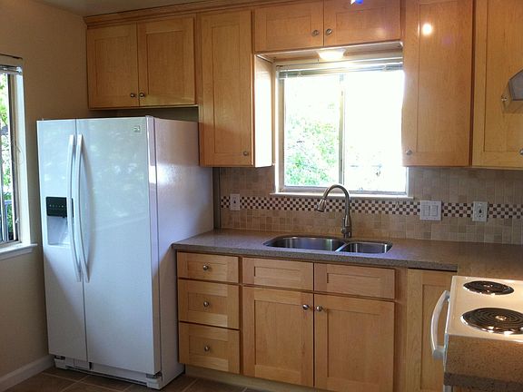 2nd image of 1121 Oakmont Dr APT D