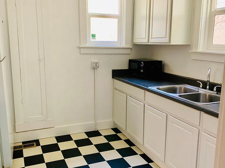 1039 Watt St — Photo 10
