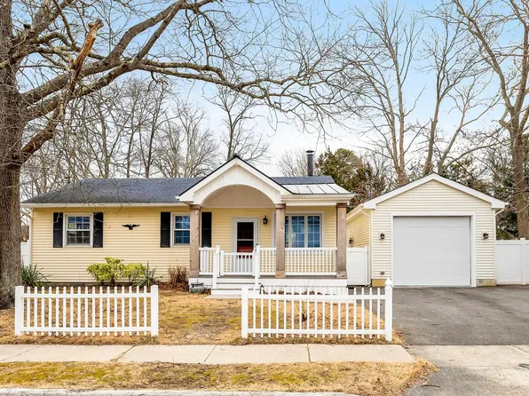 3 Edgewood Dr, Somers Point, NJ 08244