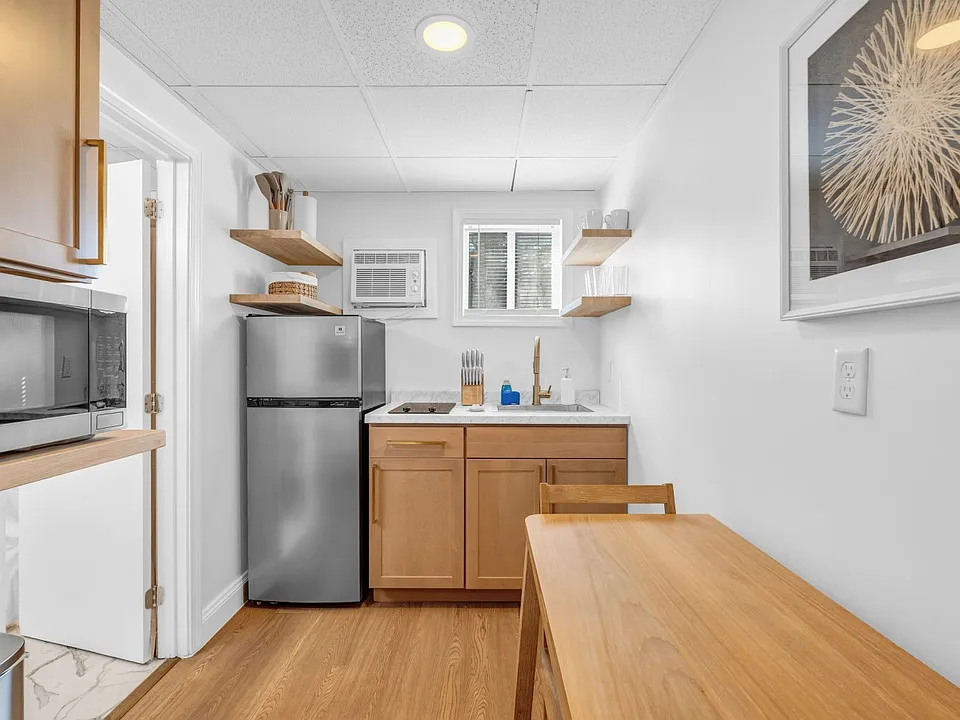 174 E Grand Ave #7