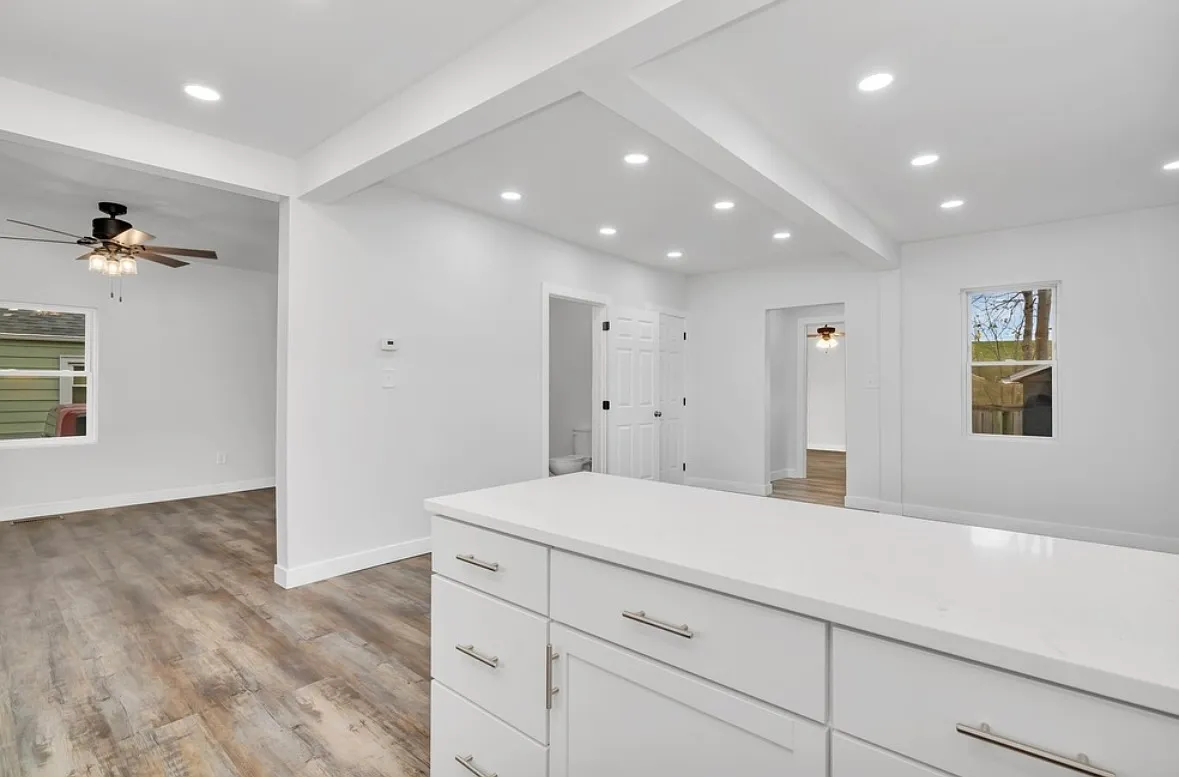 3 bed, 1340 sqft, $2,250 — Photo 3