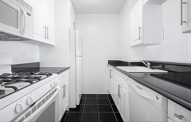 Rented by CitySites Real Estate Group | media 1