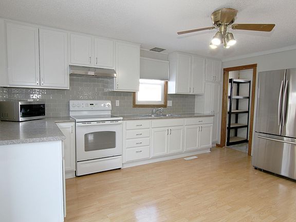 3rd image of 424 6th Ave S