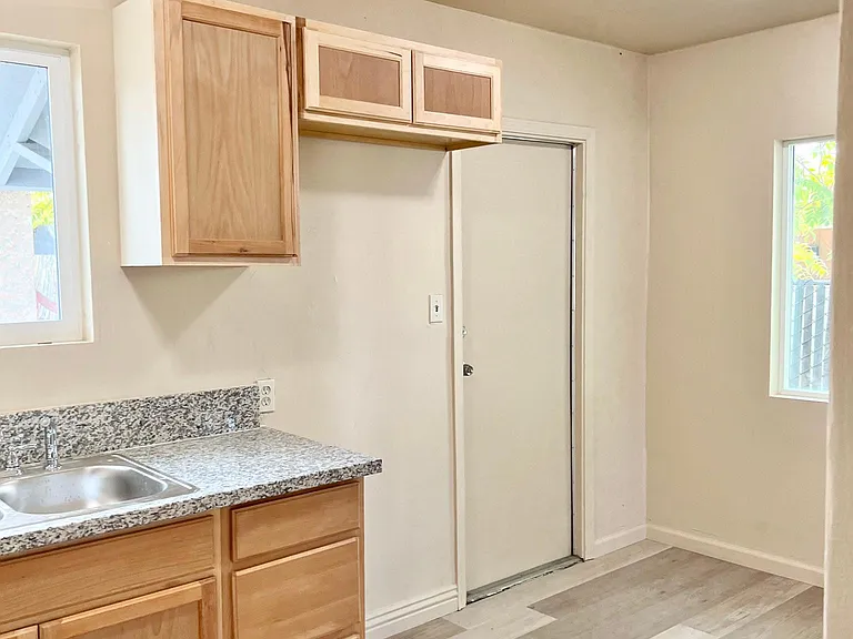 707 Wilson Ave #A — Photo 5