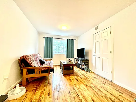 Rented by Pear NYC LLC | media 21