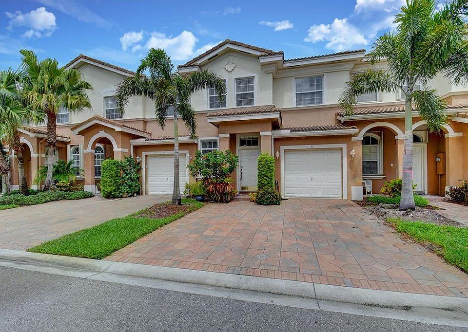 Townhouse in a great convenient location!