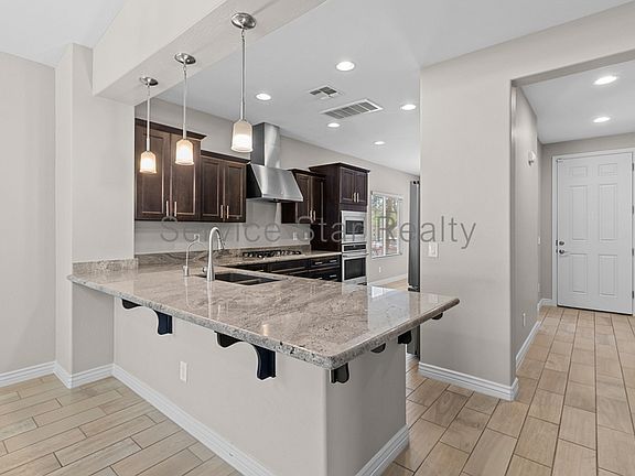 5th image of 3290 E Wisteria Pl