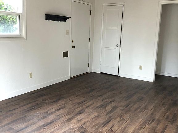 5th image of 4805 Dubois Dr