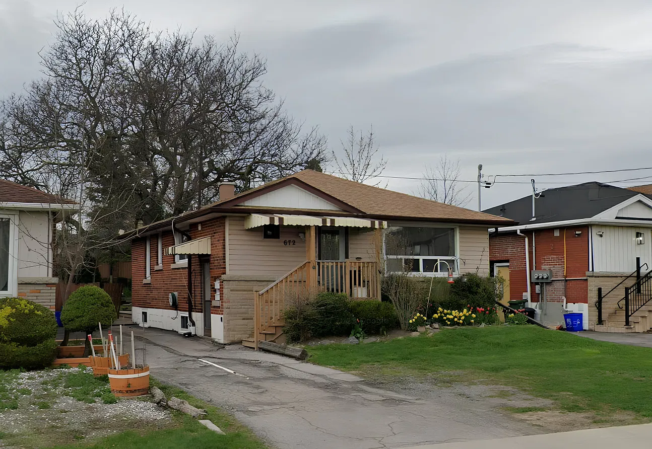 Spacious 3-Bedroom Main-Floor Home Minutes from Lime Ridge Mall! — Photo 1
