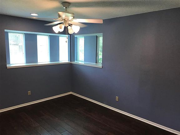 3rd image of 1707 Magnolia Ln