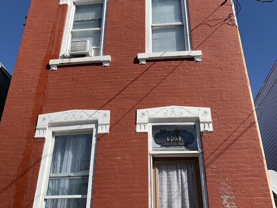 2nd image of 905 Columbia St