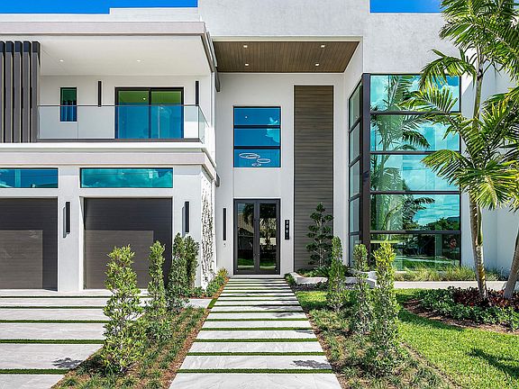 4th image of 299 NE 7th Street