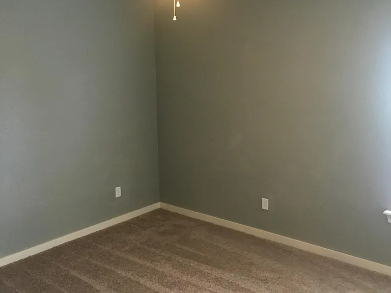 2502 SW Arbor Rd — Photo 4