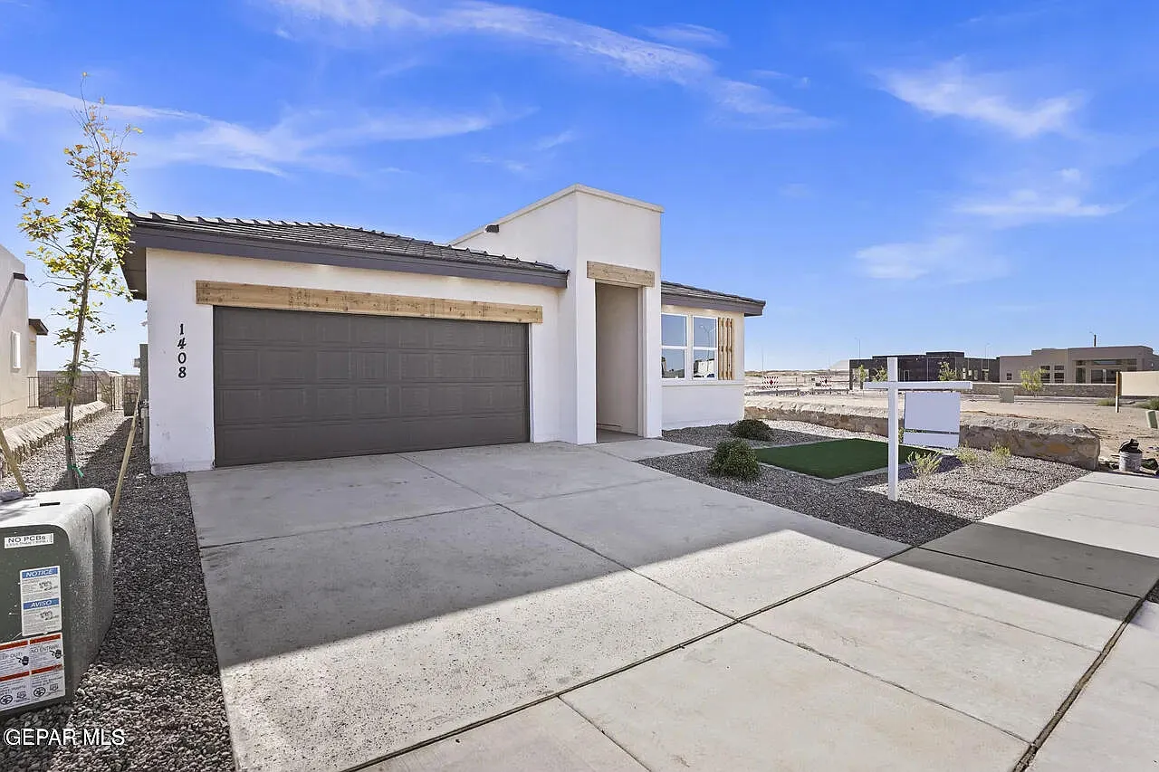 4 bed, 2.5 bath, 1919 sqft, $2,500 — Photo 2