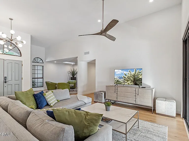 10434 N 82nd Pl — Photo 3