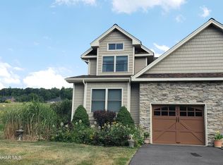 102 Augusta Dr, Hollidaysburg, PA 16648