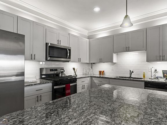 2nd image of 460 Village Creek Dr #B