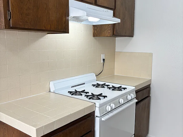 Corsica Apartments — Photo 21