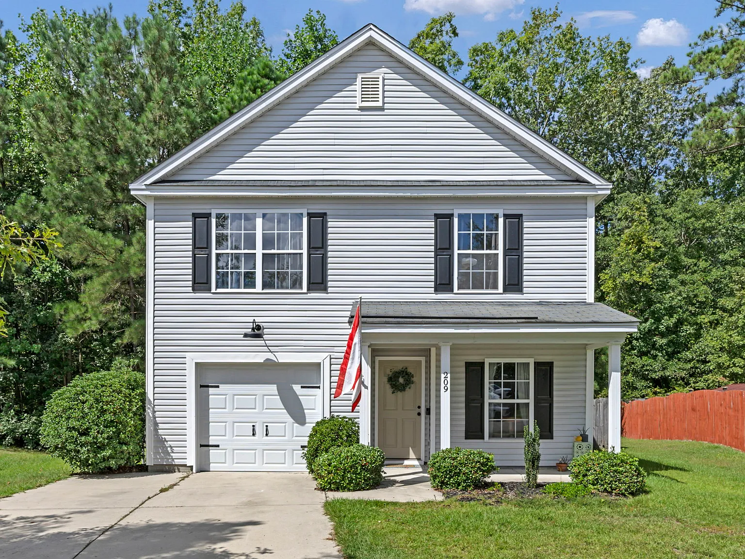 3 bed, 2.5 bath, 1638 sqft, $1,976 — Photo 1