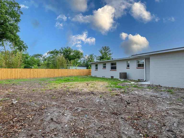 2013 Ronald Ln — Photo 9