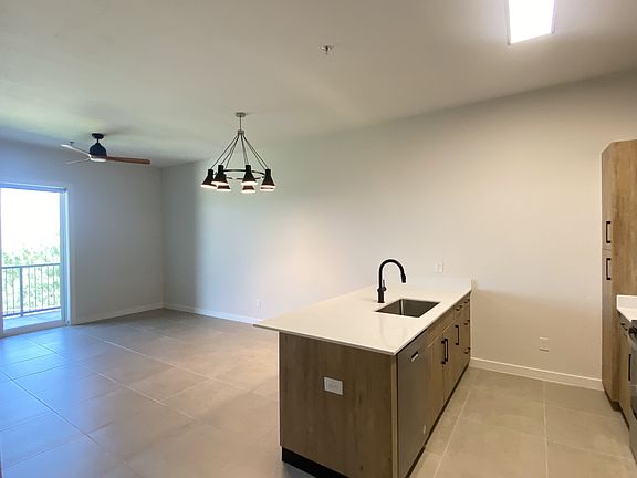 5th image of 1740 Dennet Rd #105