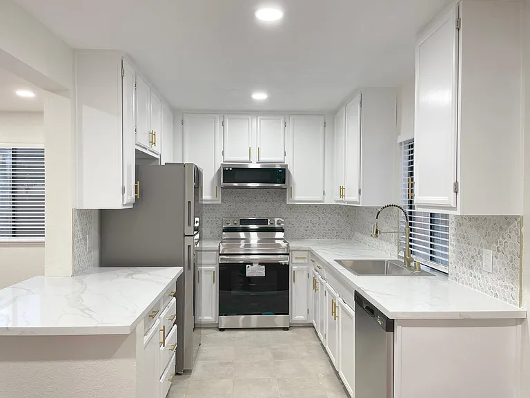 2910 Stevens Ln — Photo 5
