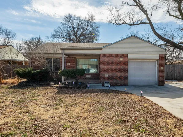 301 W Hunter St, Haysville, KS 67060