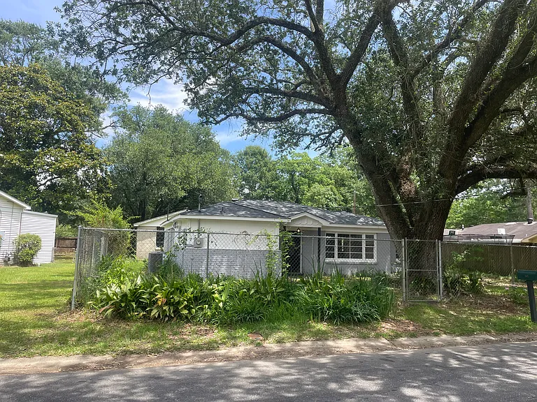 805 Platt Ave — Photo 2