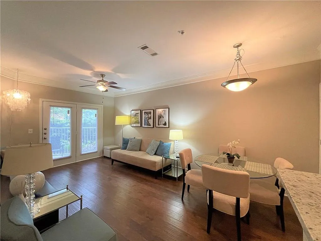 2 bed, 1.0 bath, 952 sqft, $1,950 — Photo 4