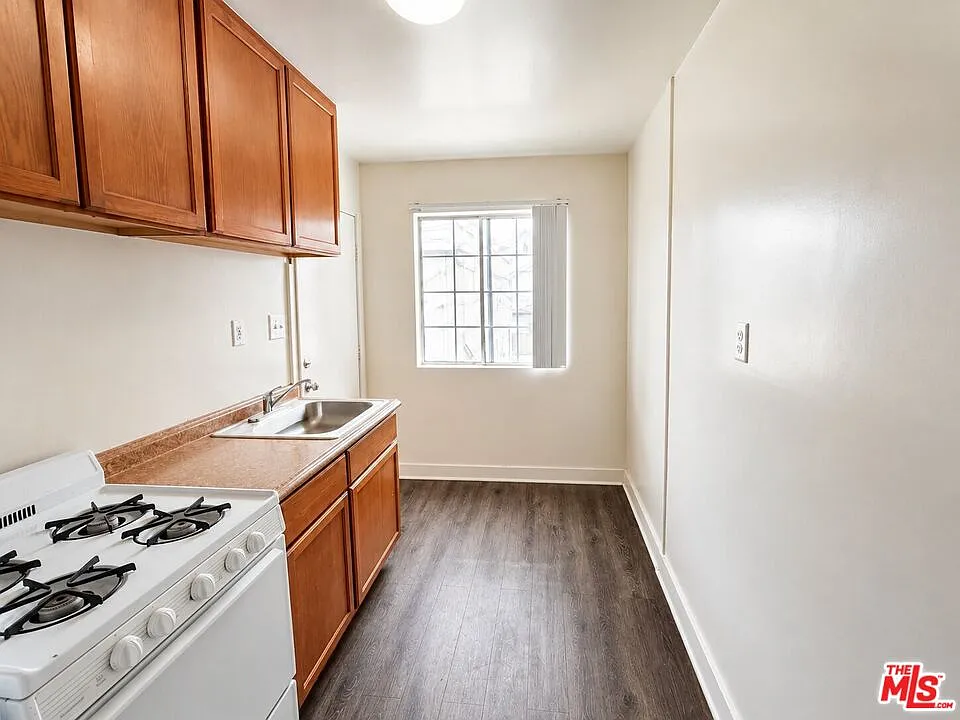 Studio, 1.0 bath, 500 sqft, $1,695 — Photo 3