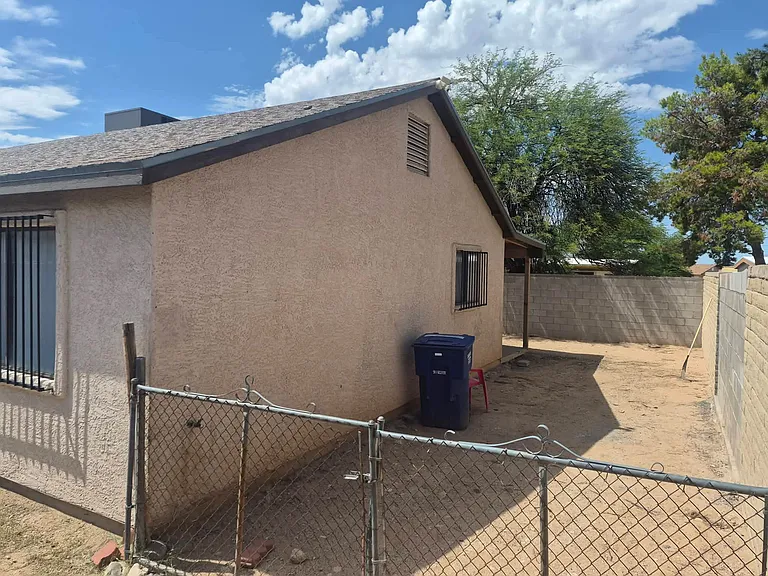 113 W Corona Rd #2 — Photo 32