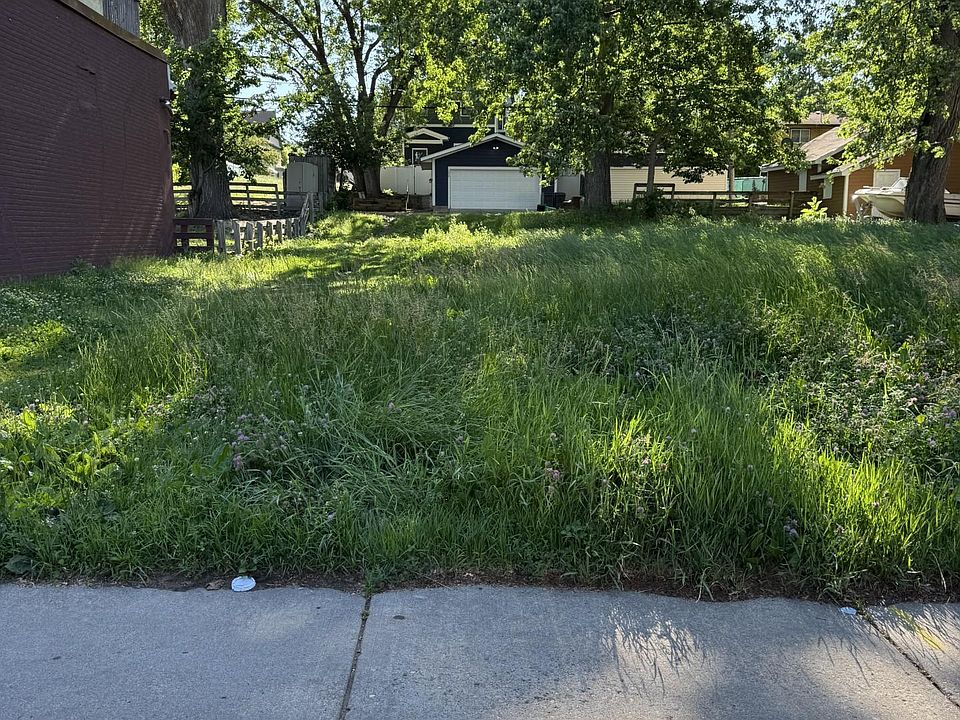 2nd image of 2624 Emerson Ave N