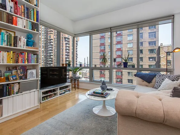 350 W 42nd St APT 18C, New York, NY 10036