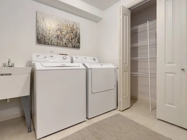 1018 Taylor Ave N #C — Photo 37