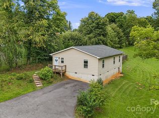 14 Dixon Ct, Candler, NC 28715