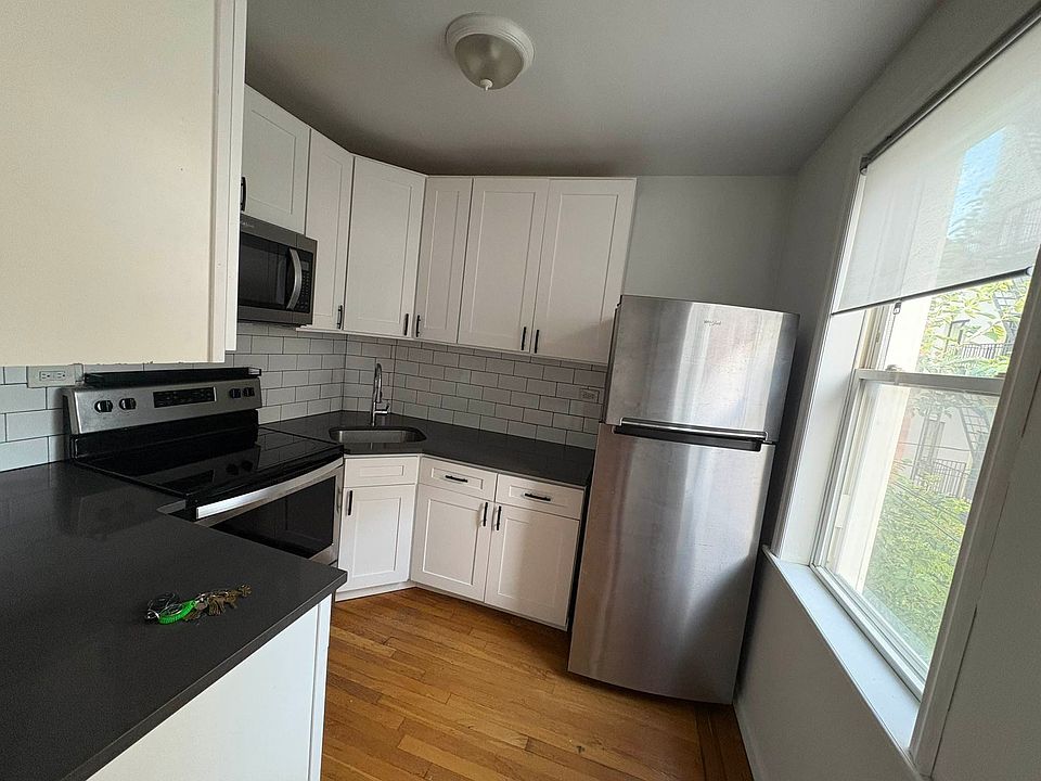1st image of 150 Conselyea St #4