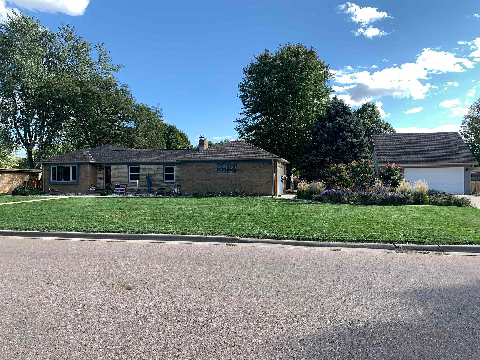 603 E 19th St, Yankton, SD 57078 Zillow