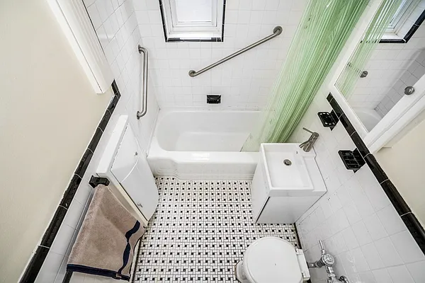 Sold by Block & Lot Real Estate | media 38