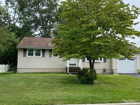 67 Roberts Ave E, Piscataway, NJ 08854