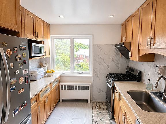 2nd image of 14-22 Bell Blvd #236