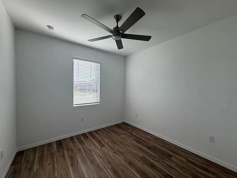 18418 Wintergarden Ave — Photo 21