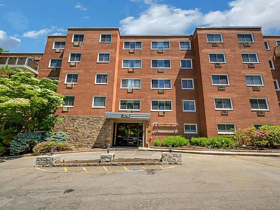 3rd image of 370 Central Park Ave APT 2E