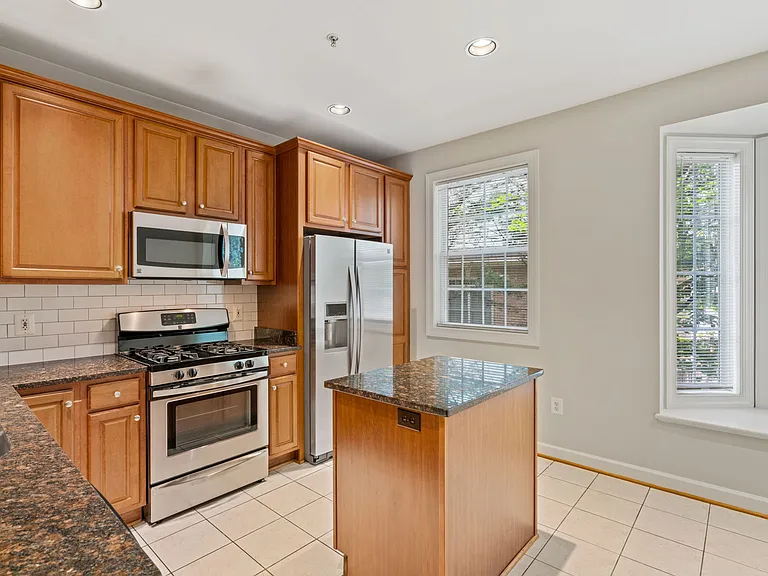 788 N Wakefield St — Photo 13