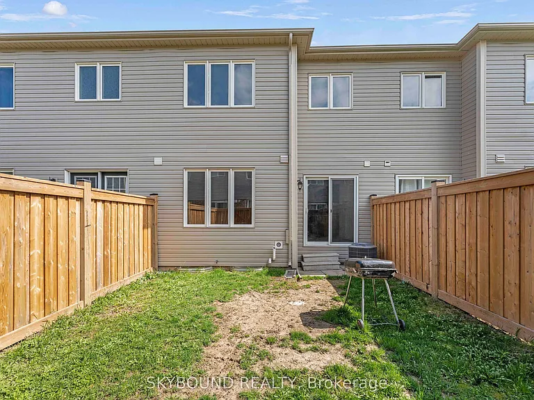 70 Munro Cir — Photo 15