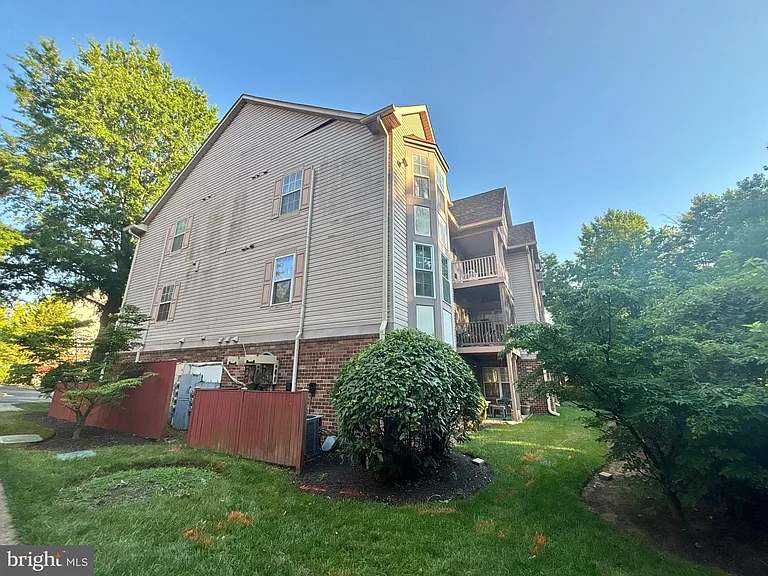 9704 Lake Pointe Ct — Photo 3