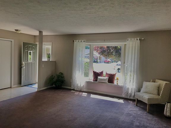 3rd image of 758 Wesley Dr