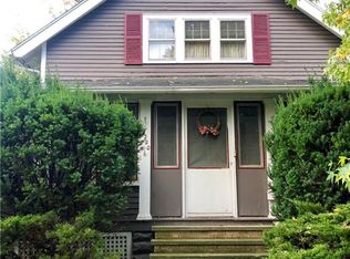 18220 Cornwall Rd, Cleveland, OH 44119