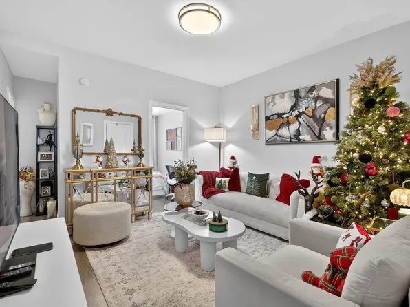 135 West 15th Street image 1 of 27