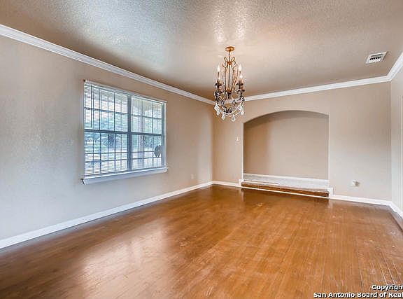 5th image of 402 Senisa Dr