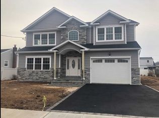 917 Stewart Pl, Franklin Square, NY 11010